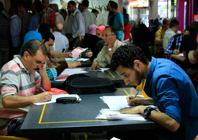 طلاب يسجلون رغباتهم فى تنسيق جامعة 6 أكتوبر<br/>تصوير - لبنى طارق